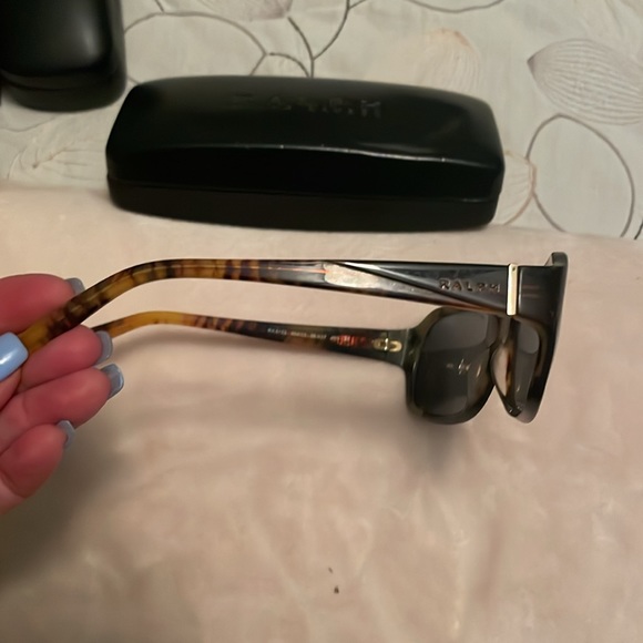 Ralph Ralph Lauren RA 5122 954/13 brown tortoise sunglasses with black hard case - Picture 11 of 13